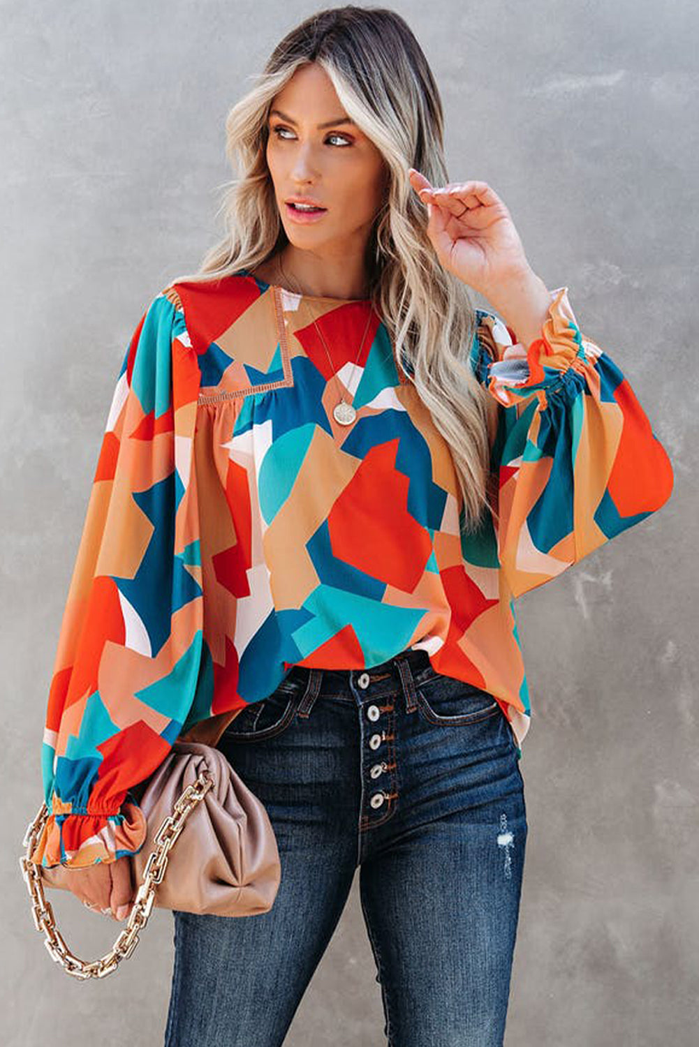 Mehrfarbige Bluse mit abstraktem Muster und Rundhalsausschnitt mit Rüschen und Puffärmeln