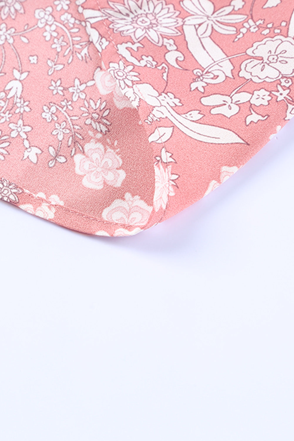 Ružičasta boemska bluza s oblinama s puf rukavima i peplumom