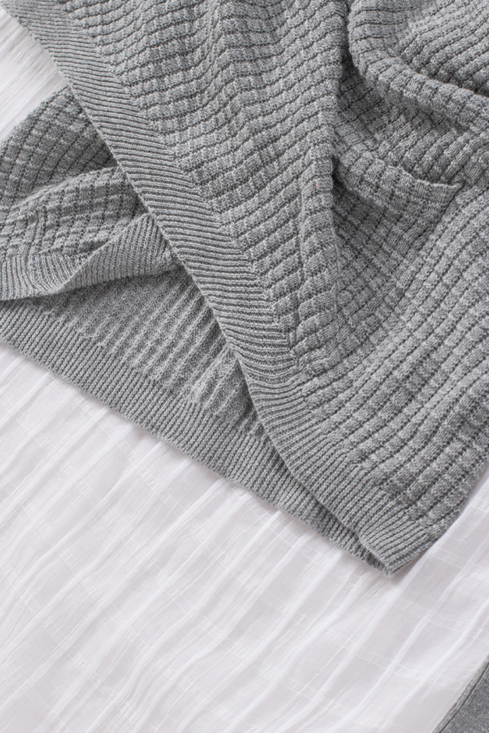 Sivo črn/roza/siv/kaki/marelični vafelj pulover z zavitim v izrezom