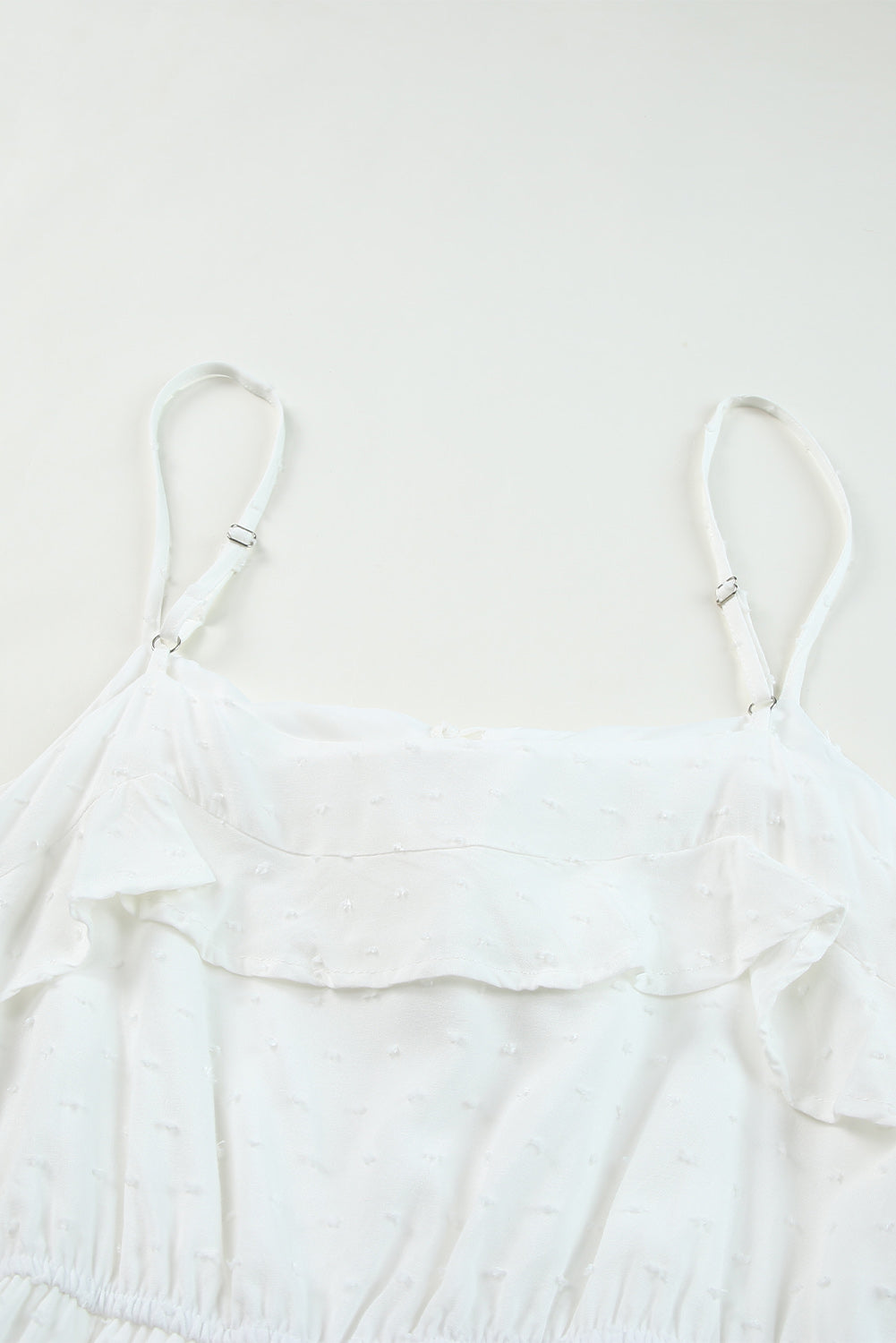 Bijela švicarska maksi haljina s naborima na špagete na točkice