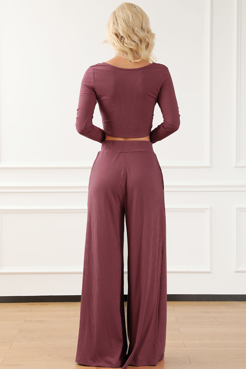 Ensemble haut court côtelé de couleur unie et pantalon long