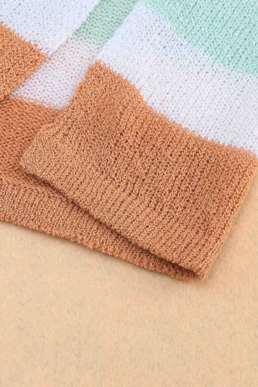 Večbarvni razcepljeni pulover z dolgimi rokavi in ​​barvnimi bloki