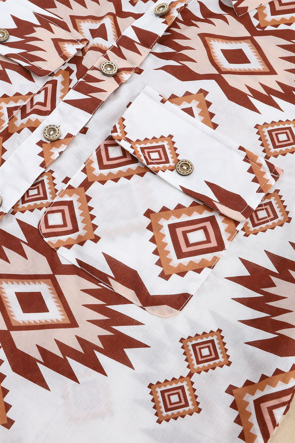 Weißes Western-Hemd mit Aztekenmuster und Knopfleiste mit Pattentasche