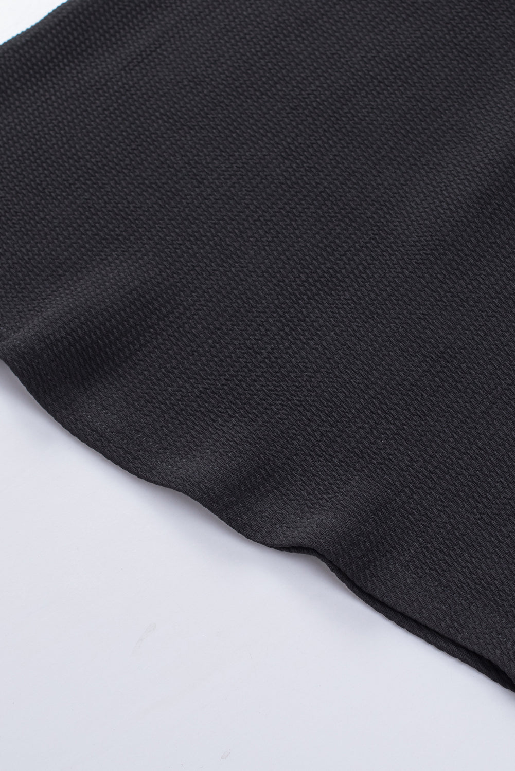 Schwarzes Kurzarm-T-Shirt aus Kontrast-Mesh-Strick