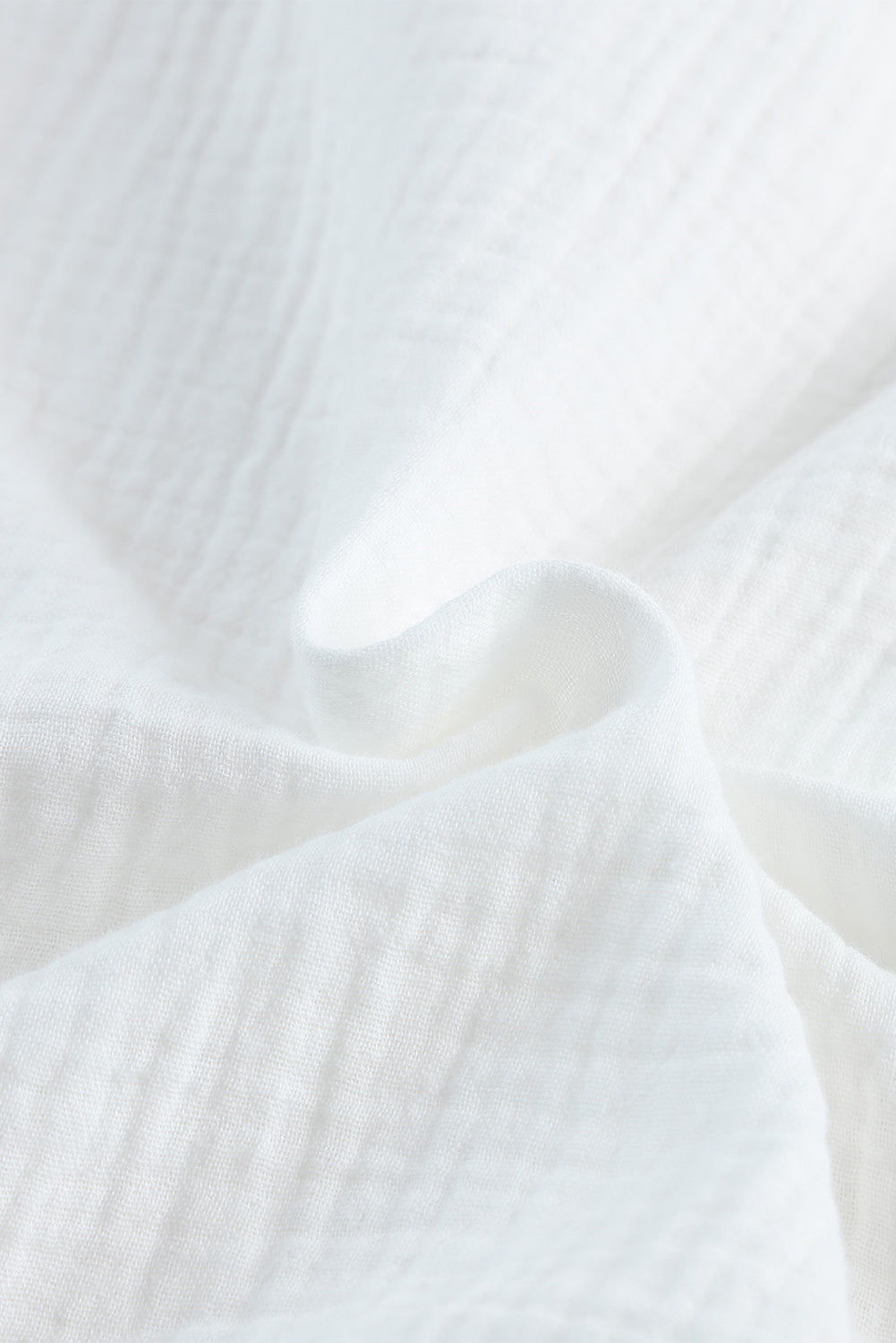Chemise blanche texturée nouée boutonnée à demi-manches