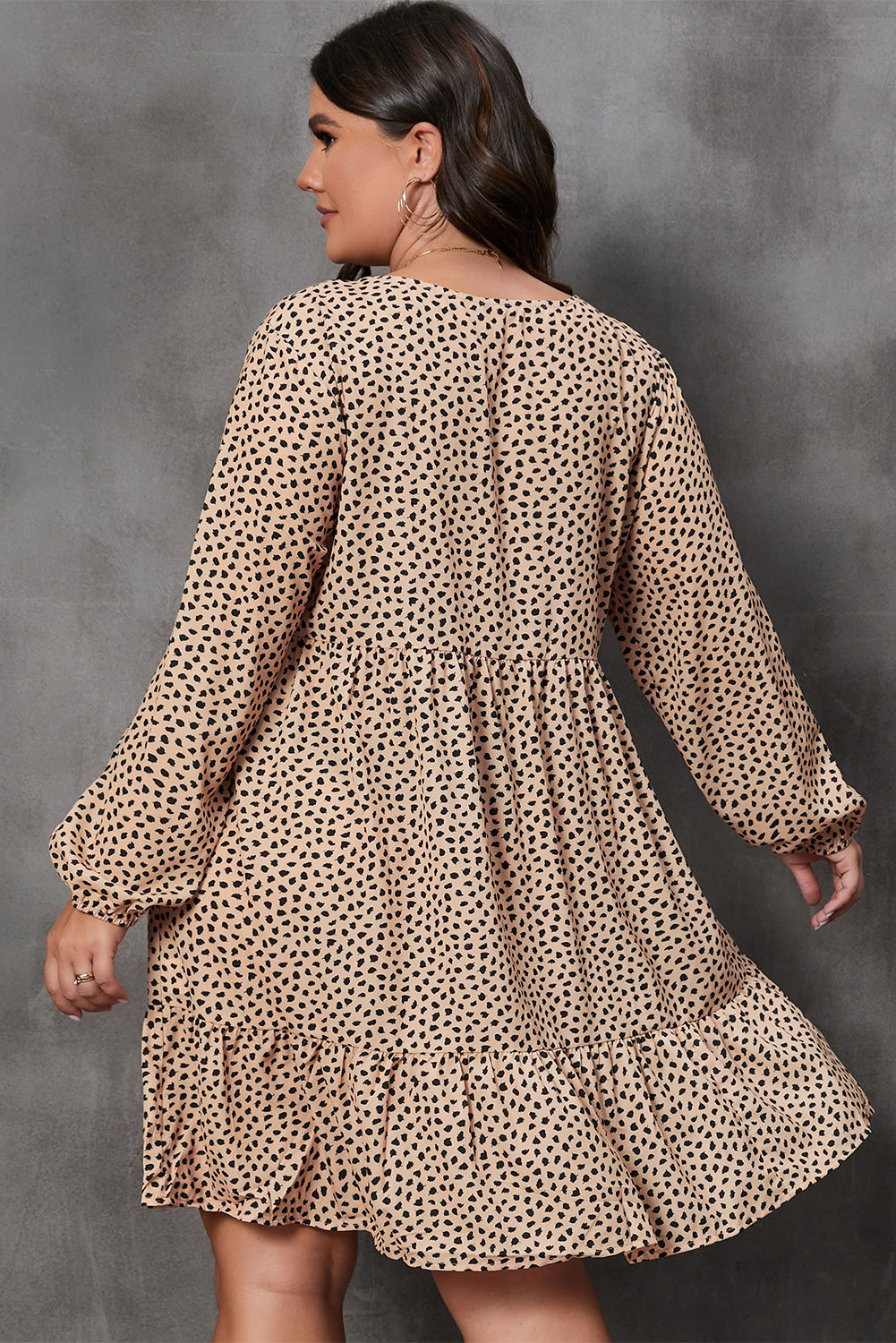 Braunes, langärmeliges, gestuftes Kleid mit Leopardenmuster und großen Größen