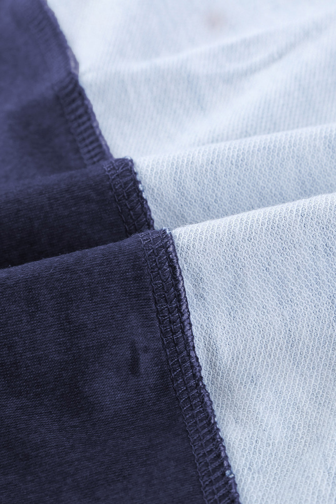 Klasični pulover modre barve