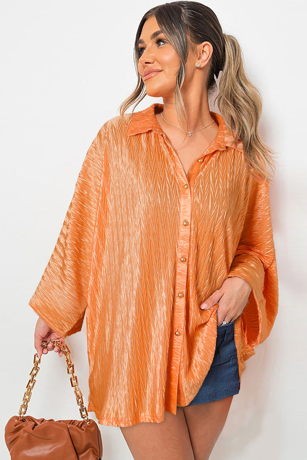 Chemise boutonnée à manches larges froissée de couleur unie orange pamplemousse