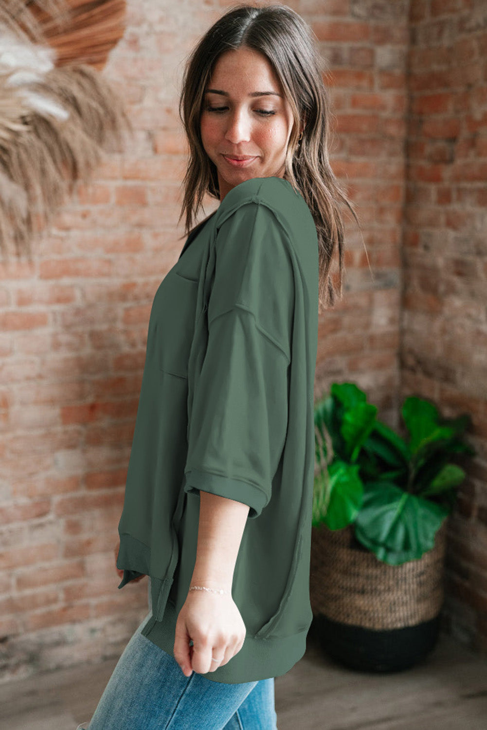 Laurel zelena široka široka majica s otkrivenim šavovima i džepovima na prsima