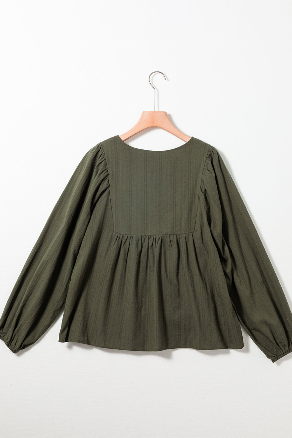 Zelena široka plisirana bluza s izvezenim ovratnikom