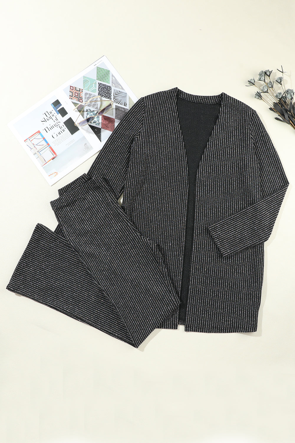 Completo cardigan a coste nero metallizzato e pantaloni a zampa d'elefante