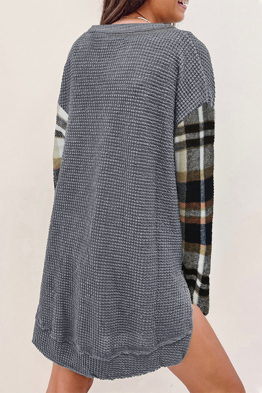 Haut Henley en tricot texturé à carreaux amples gris foncé
