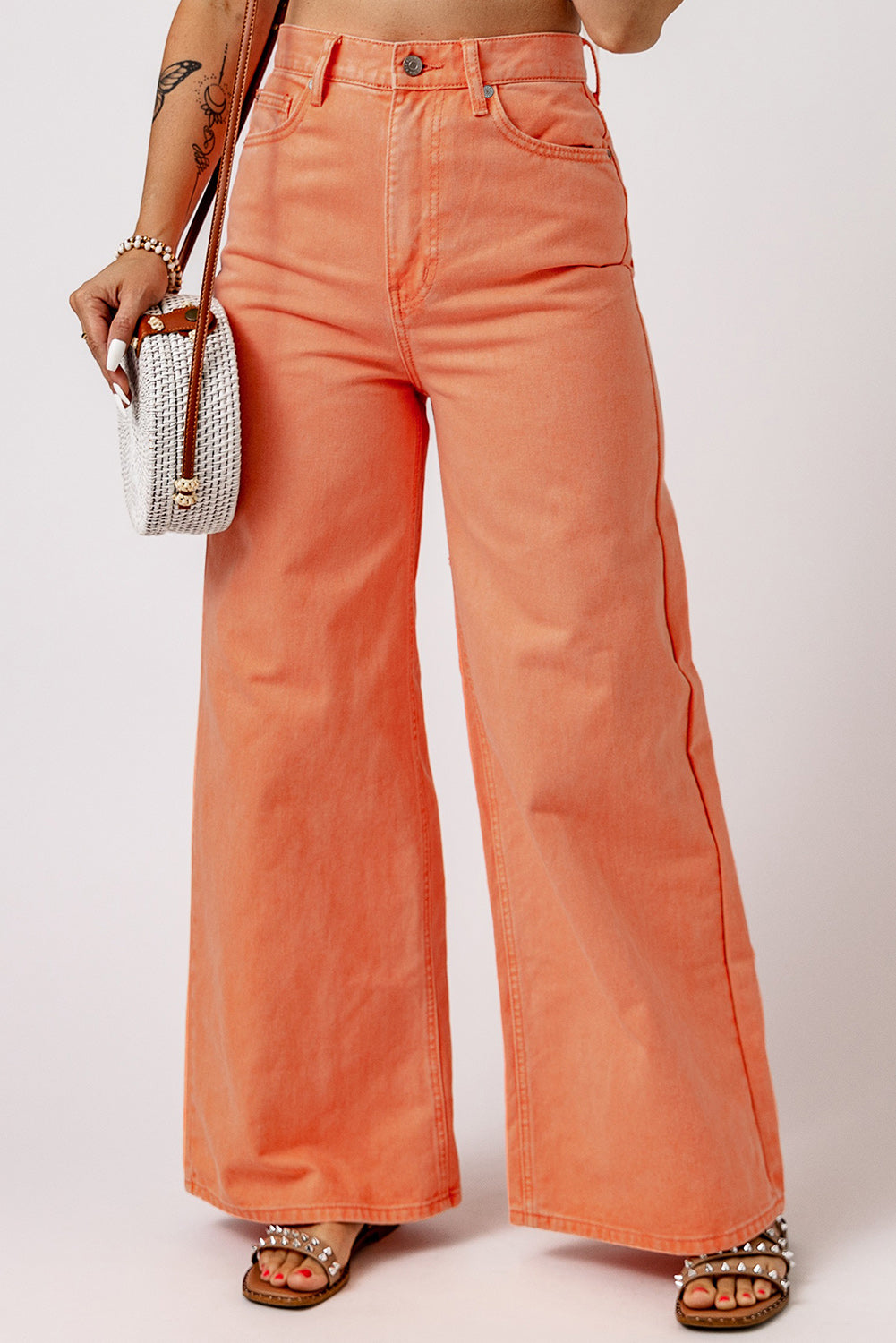 Orangefarbene Jeans mit hohem Bund und weitem Bein in Acid-Waschung