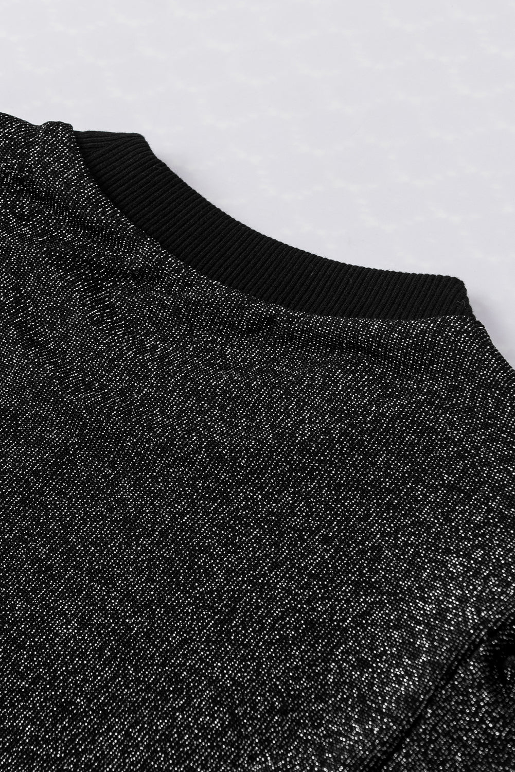 Top slim fit in maglia metallizzata nera con maniche a gigot