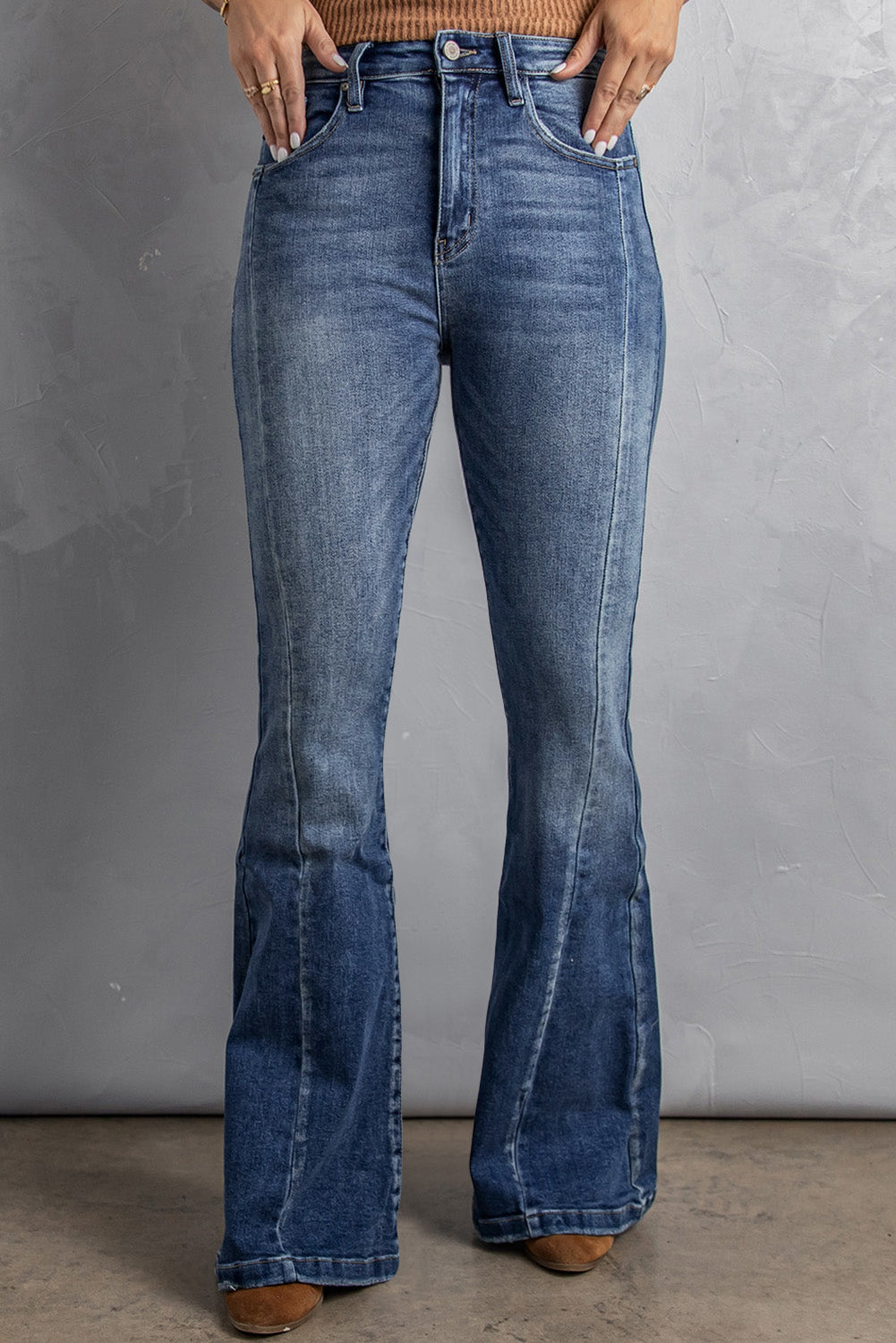 Jeans a zampa a vita alta con tasche