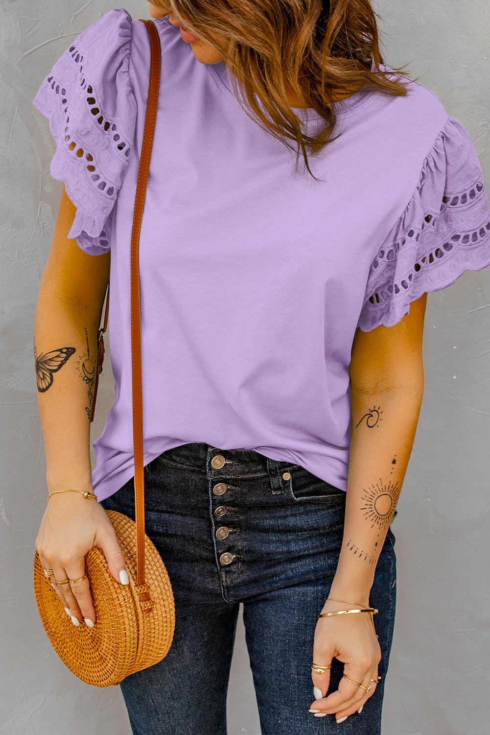 T-shirt violet à manches volantées et ajourées