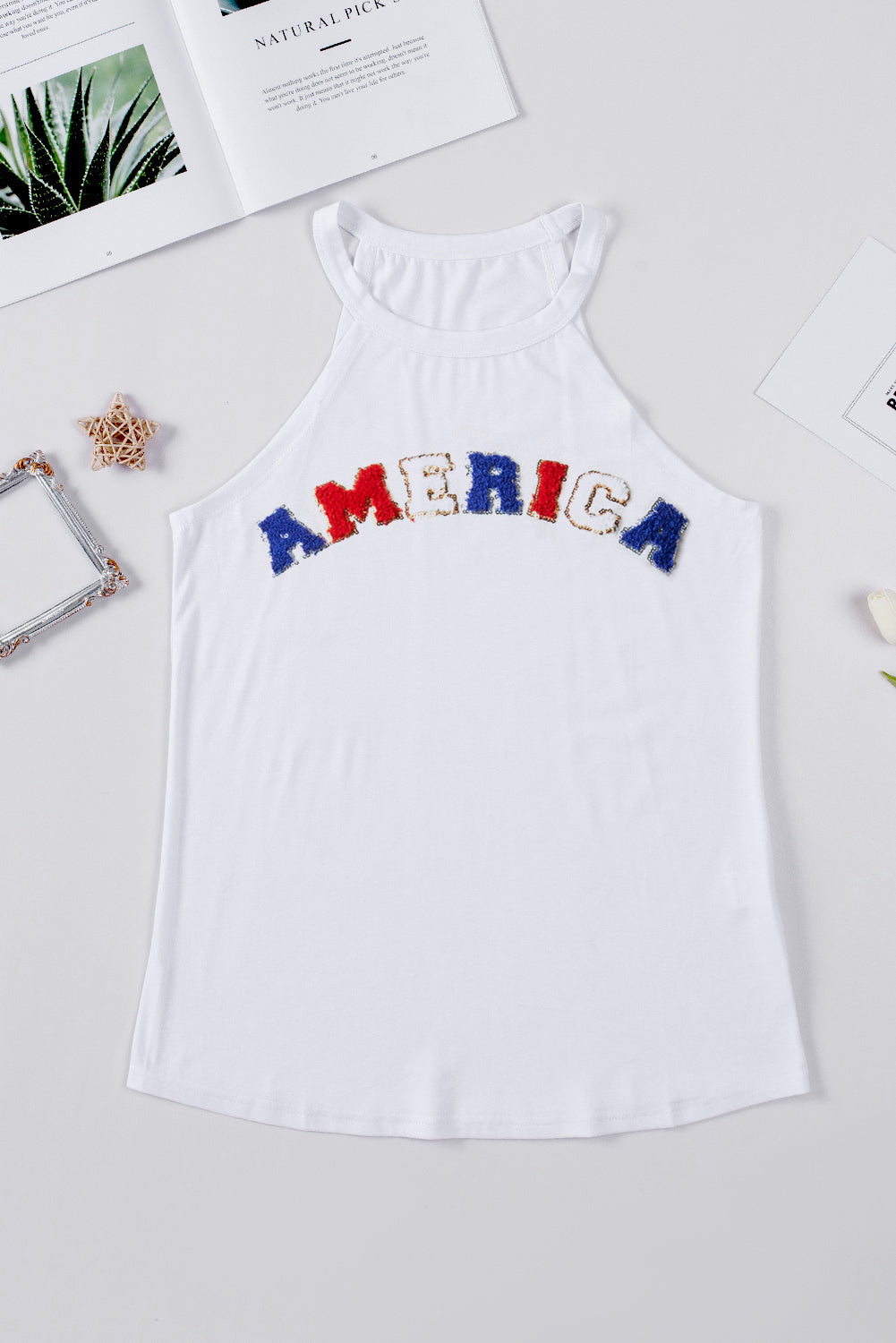 Weißes Chenille-Tanktop mit AMERICA-Grafik