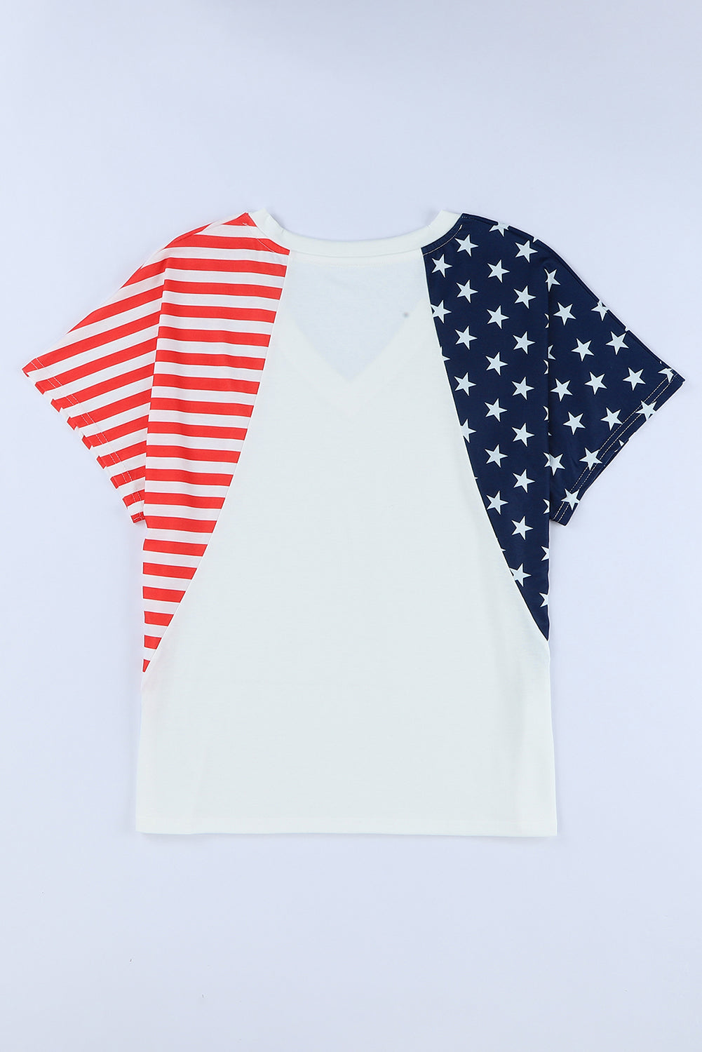 T-shirt blanc à col en V avec étoiles et rayures américaines