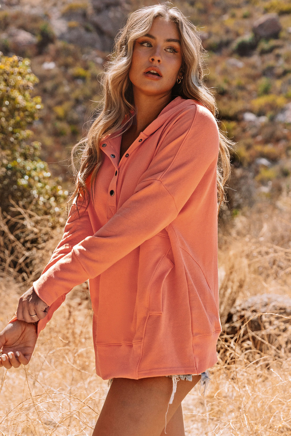 Sweat à capuche Henley orange avec poches et manches chauve-souris