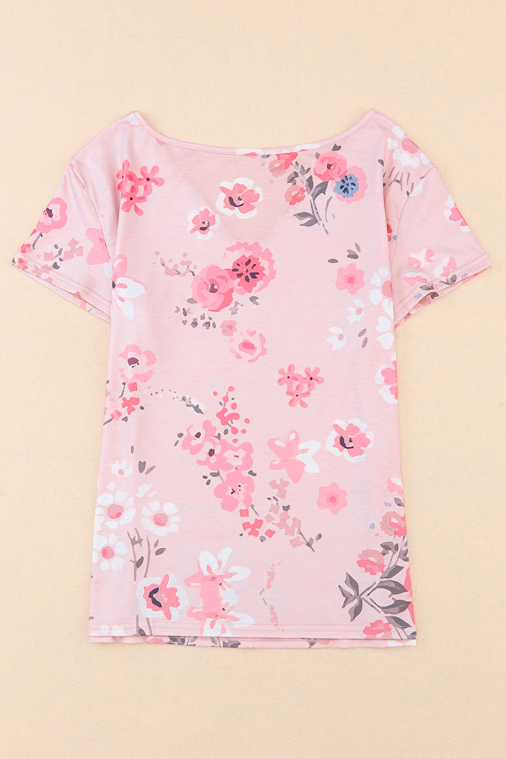 Ružičasta majica s cvjetnim printom s V izrezom