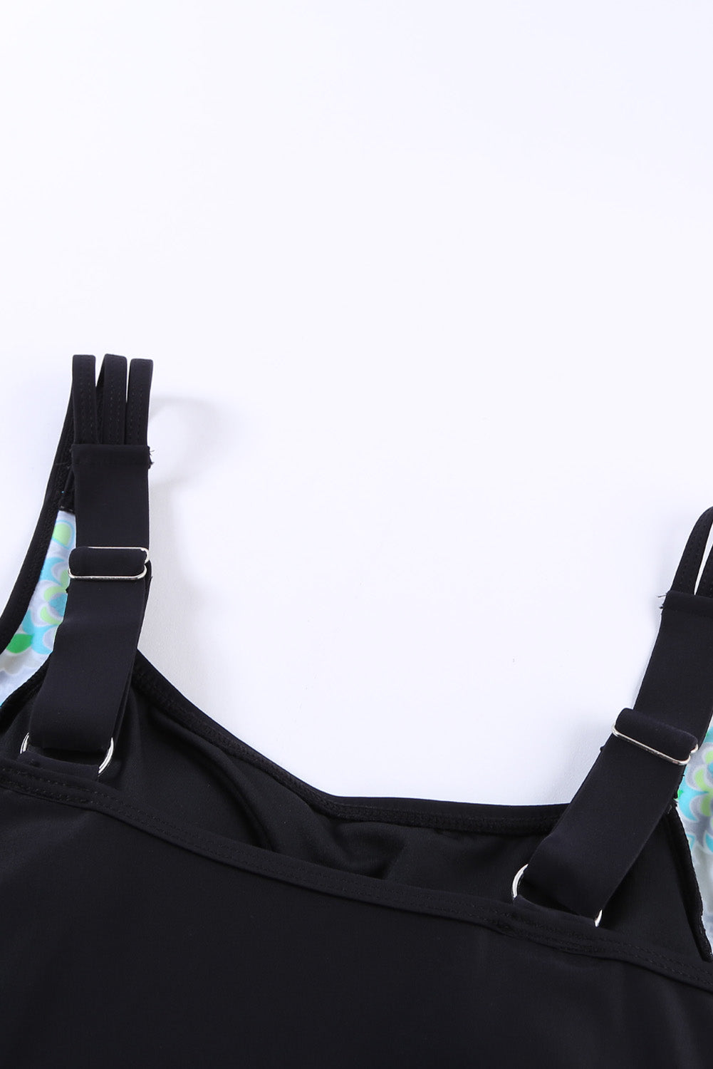 Crna jednodijelna kupaća haljina s naborima za kontrolu trbuščića s cvjetnim ukrasima