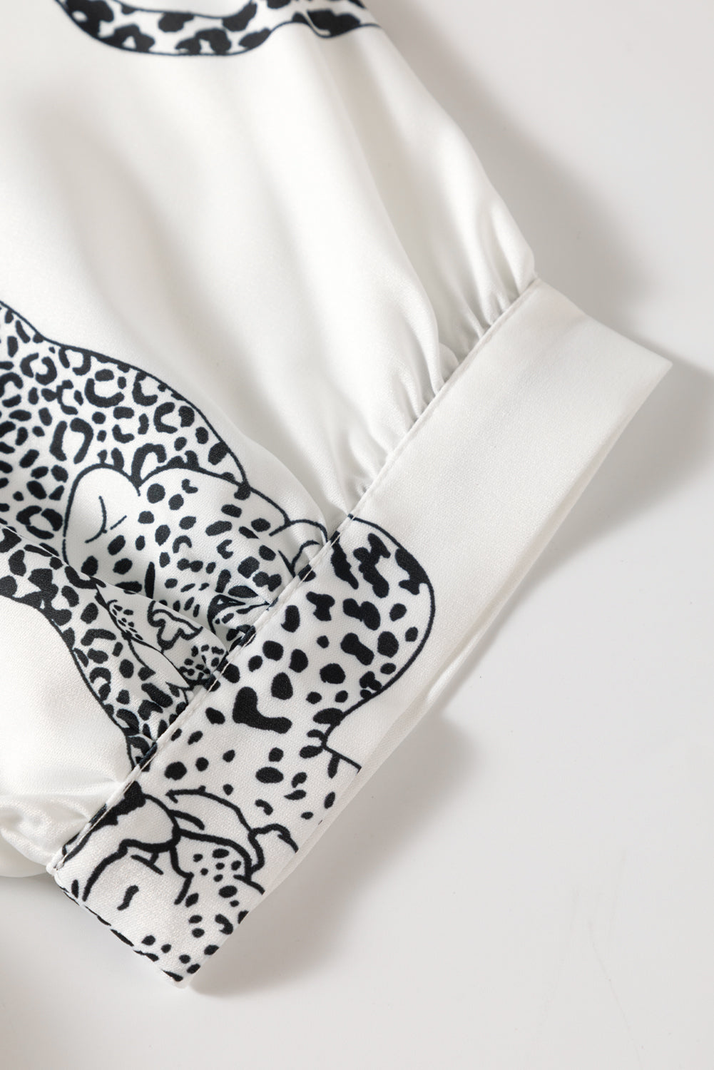 Camicia a mezza manica con bottoni e stampa ghepardo beige