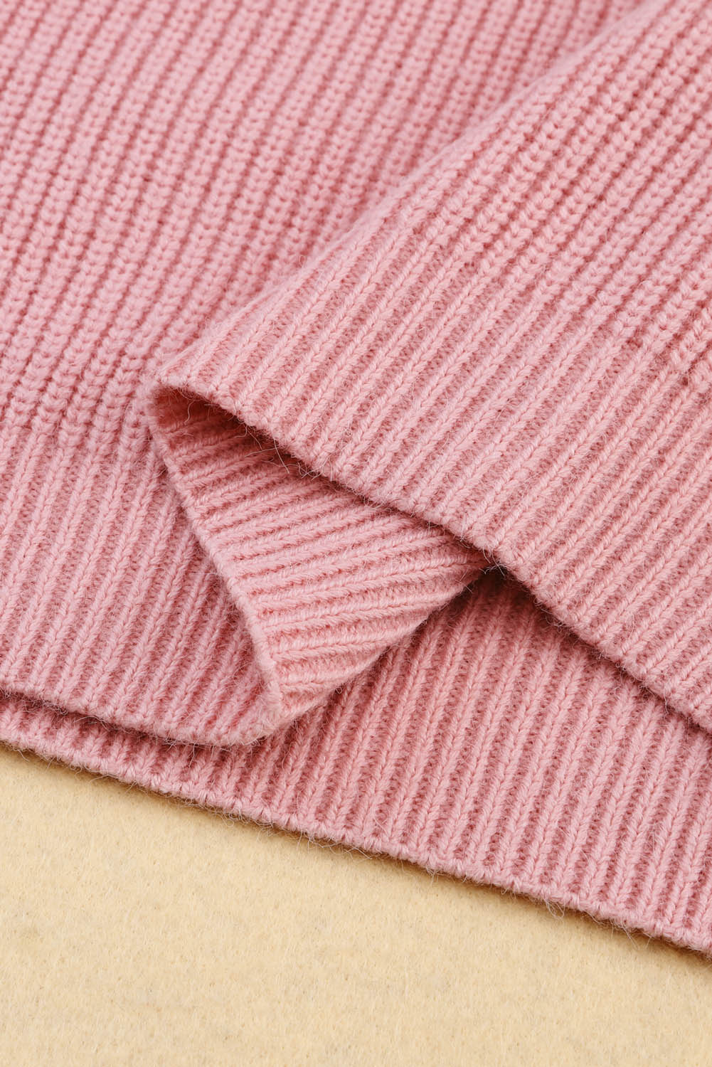 Maglione lavorato a maglia con spalle scese con scollo a V rosa