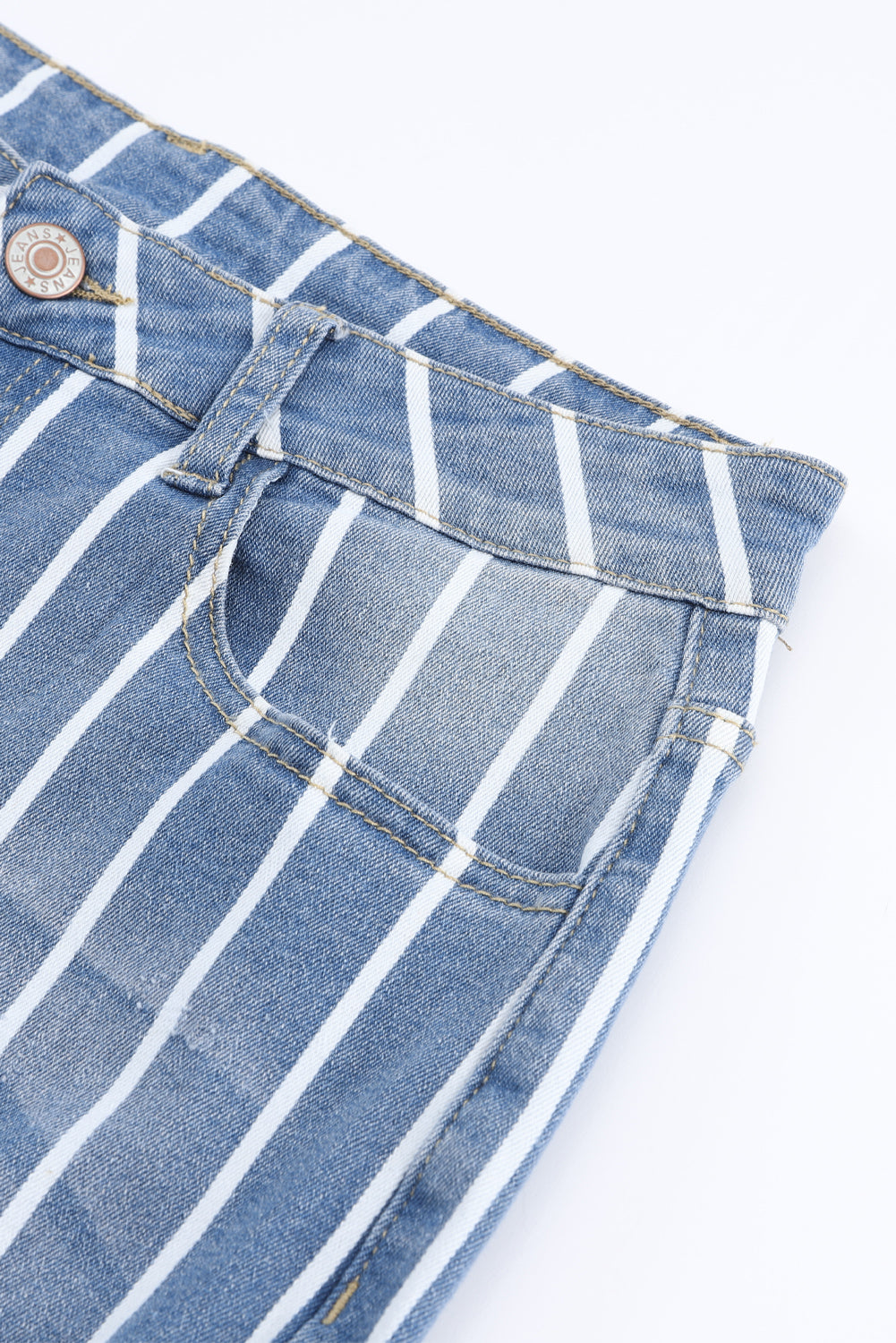 Jeans svasati strappati a righe verticali azzurro cielo