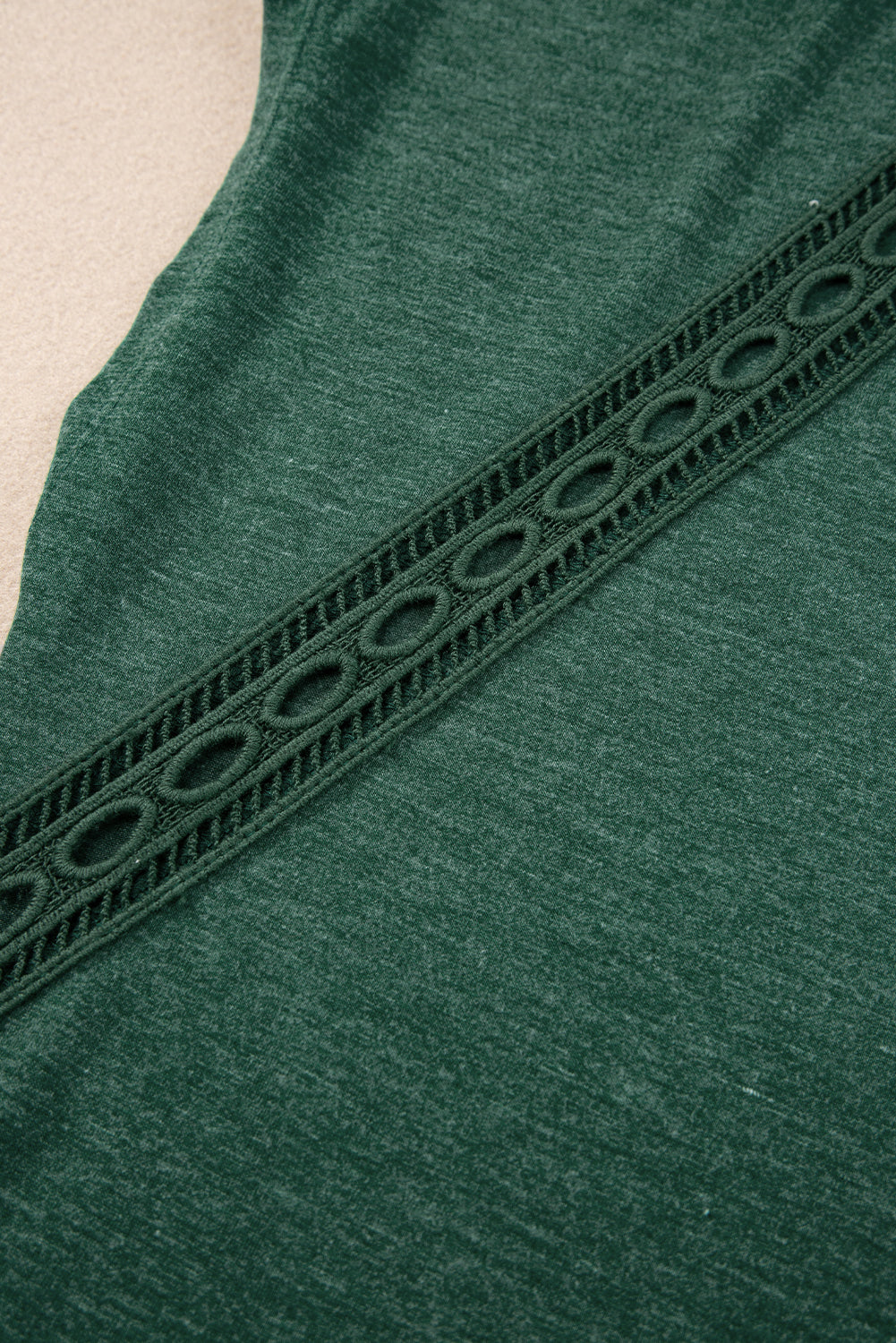 Crnkasto zelena heklana čipkasta prevelika majica s detaljima