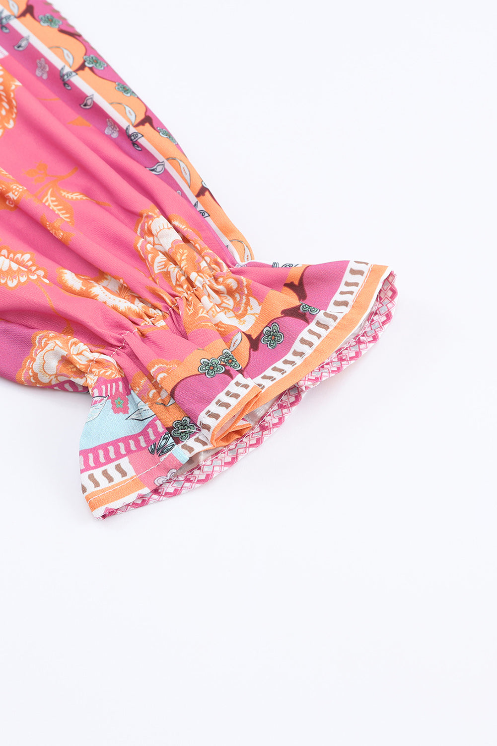 Mini-robe taille haute froncée à volants et patch floral rose