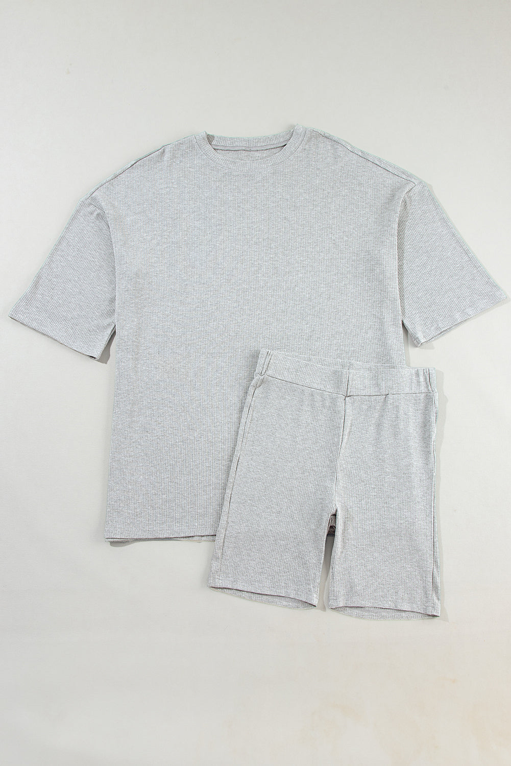 Ensemble tunique ample de couleur unie gris clair et short slim