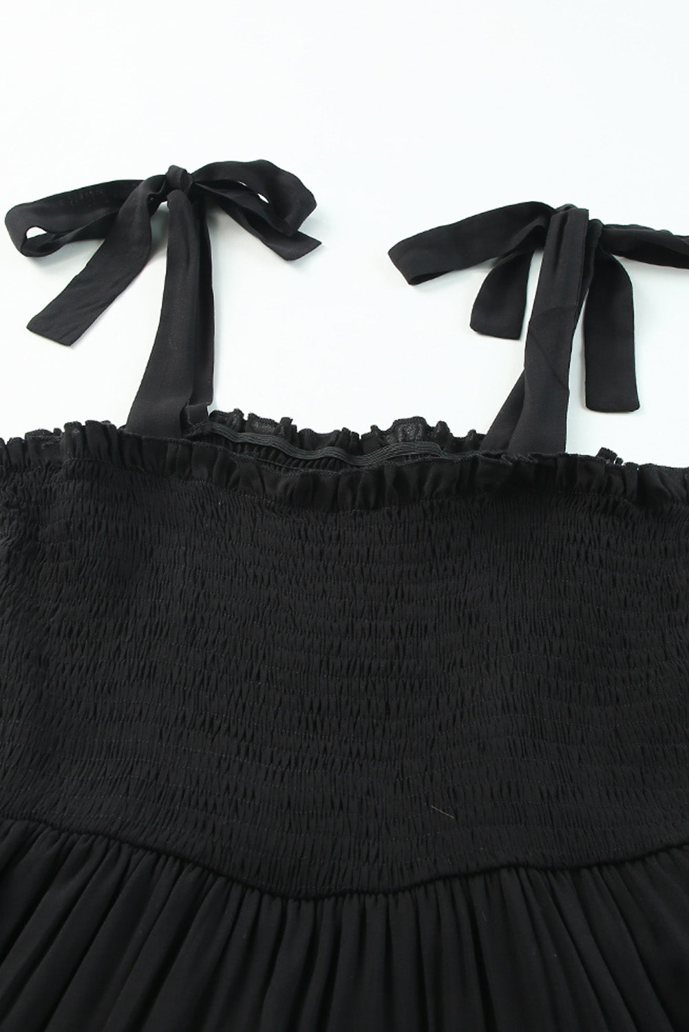 Črna večplastna midi obleka z naramnicami in naramnicami