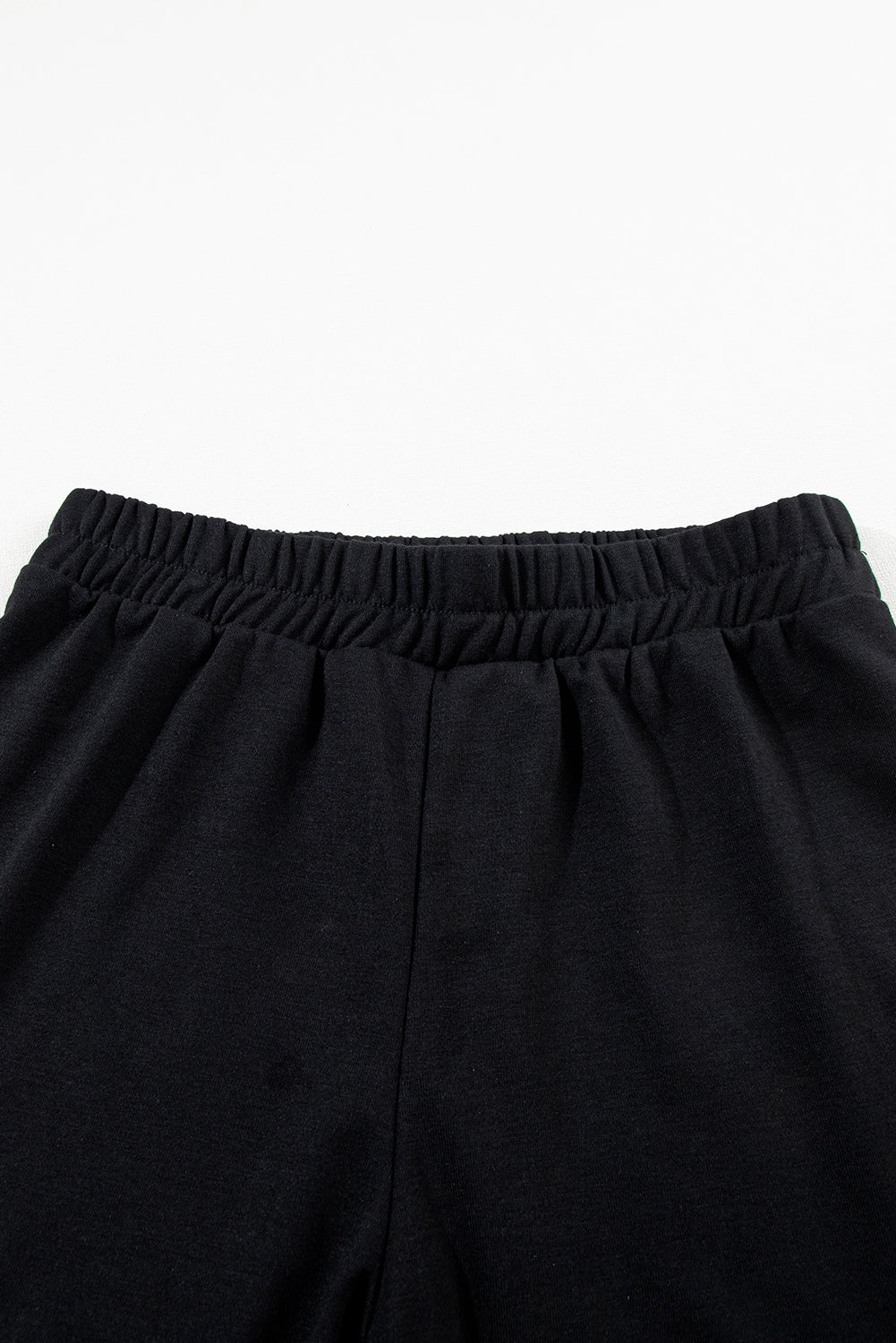 Schwarzes, einfarbiges, ärmelloses Set aus Kapuzenpullover und Shorts