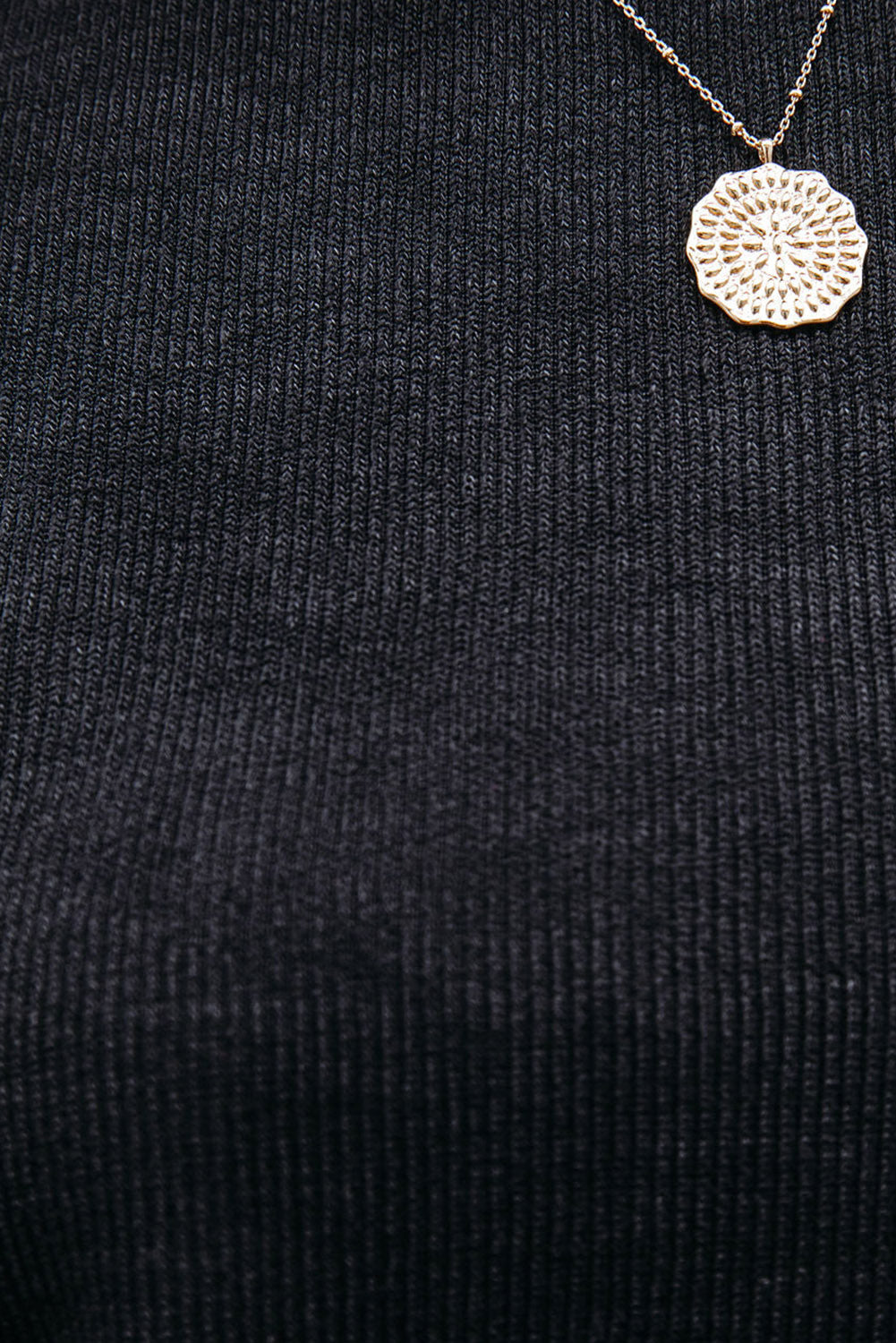 Haut en tricot côtelé noir uni à manches bouffantes