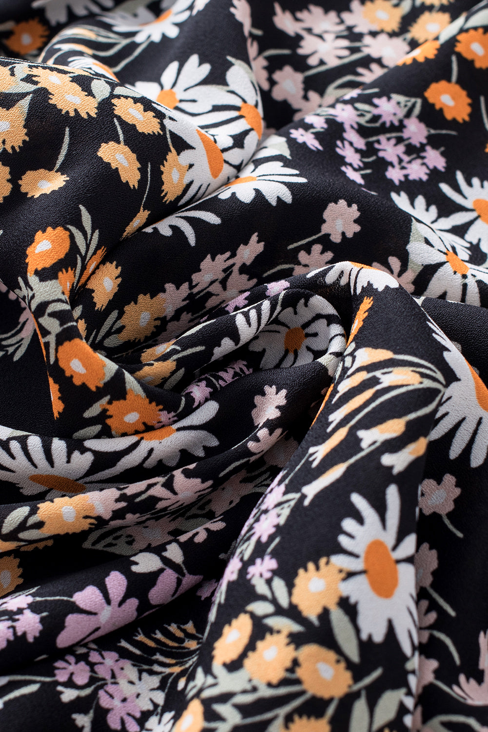 Schwarze Bluse mit Rüschen und Kordelzug und V-Ausschnitt und Blumendruck