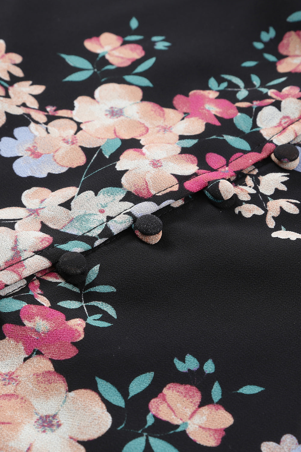 Črna šifonska bluza s potiskom divjih cvetov