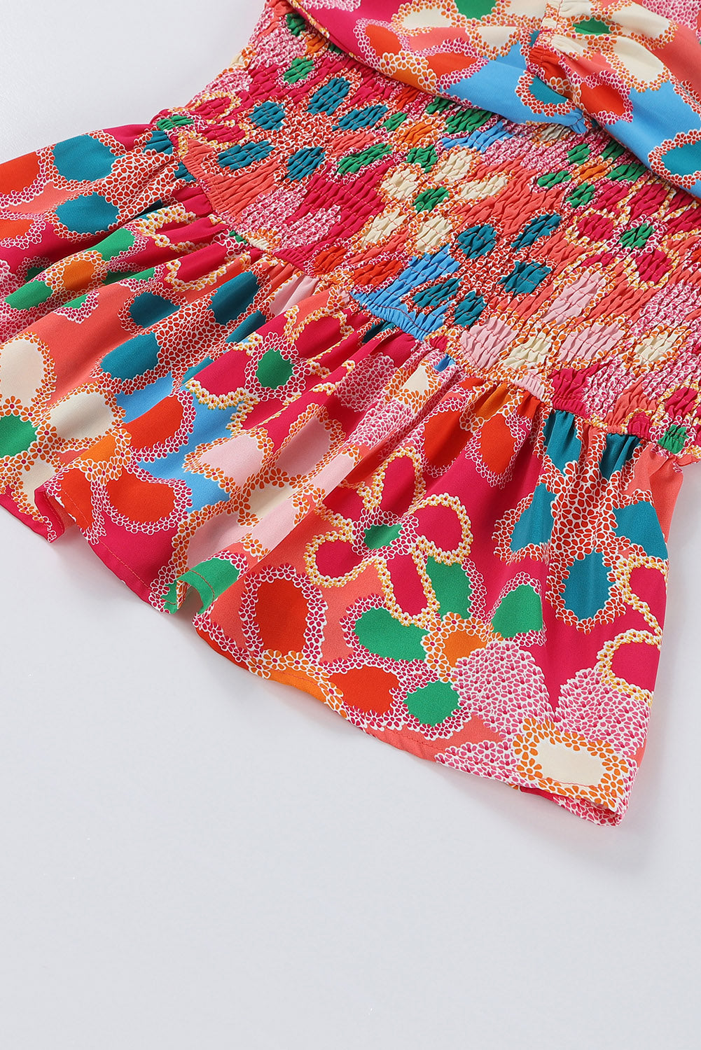 Rosafarbenes Schößchenoberteil mit abstraktem Print und Puffärmeln