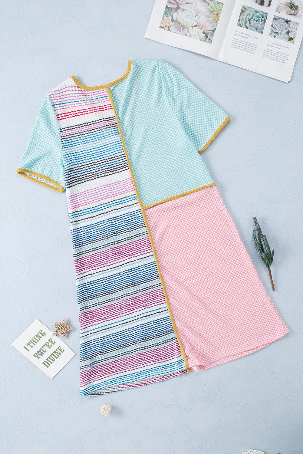 Večbarvna pletena obleka A-kroja s črtastimi barvnimi bloki