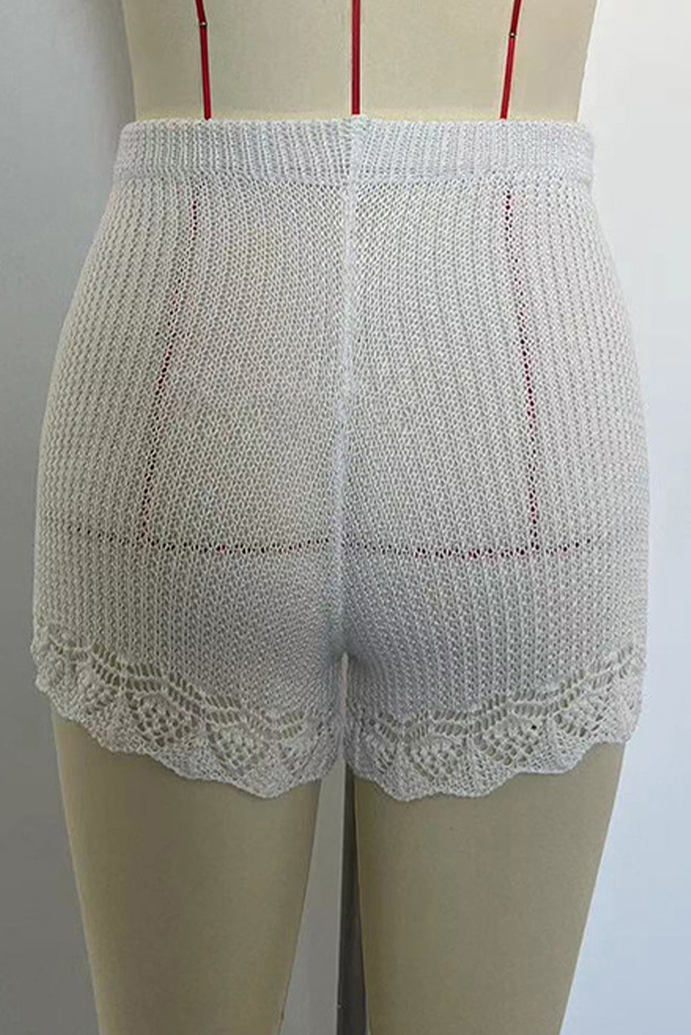 Short de plage tricoté blanc avec bordure en crochet