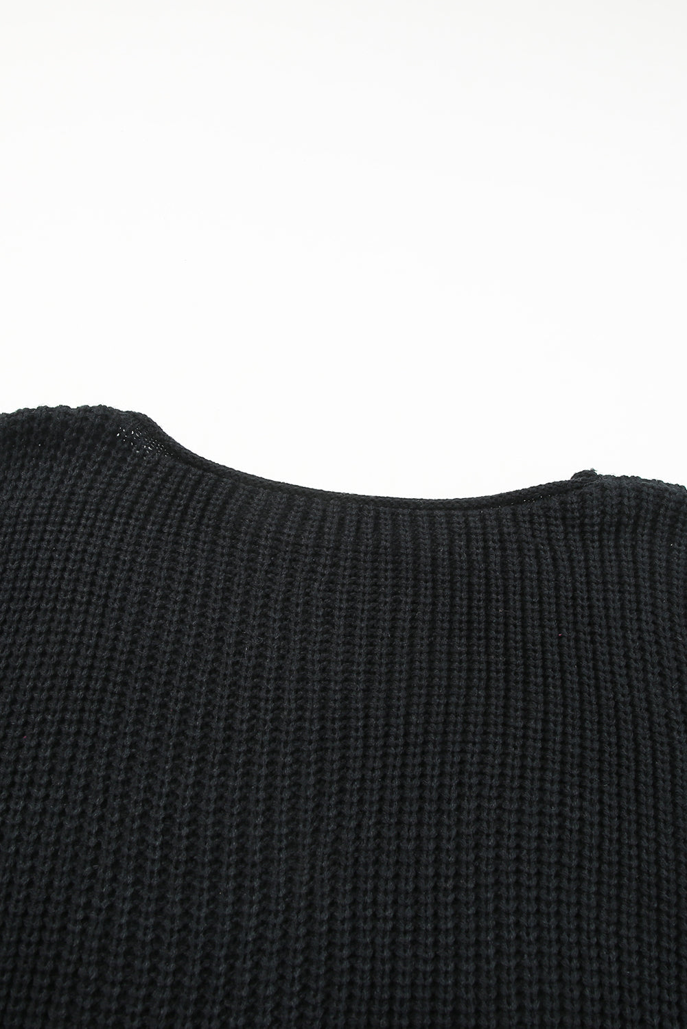 Schwarzer lockerer Pullover mit gehäkelten Glockenärmeln und Blumenmuster