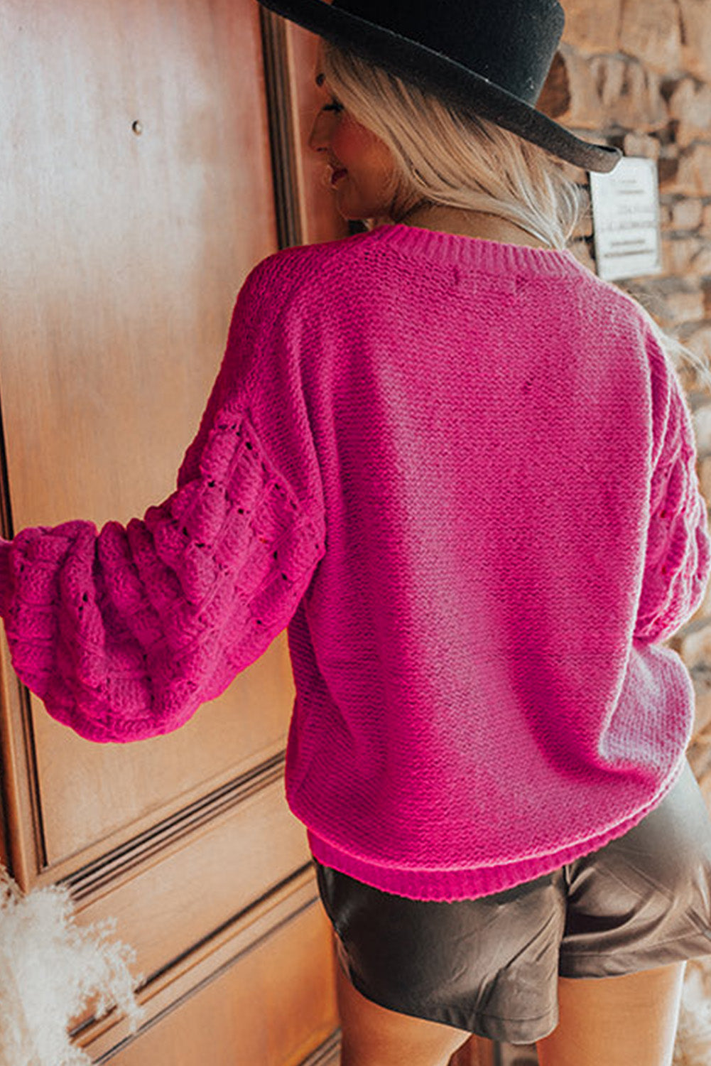 Pleten pulover z izdolbenimi rokavi z mehurčki