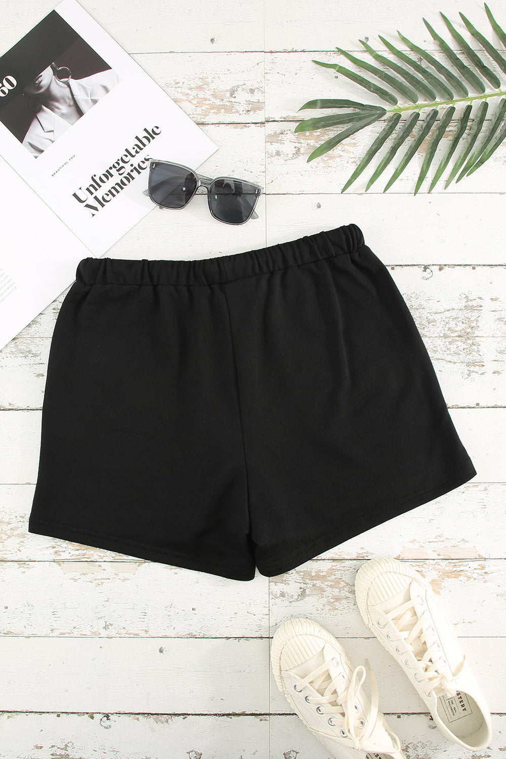 Schwarze Shorts mit Kordelzug und elastischem Bund und Taschen