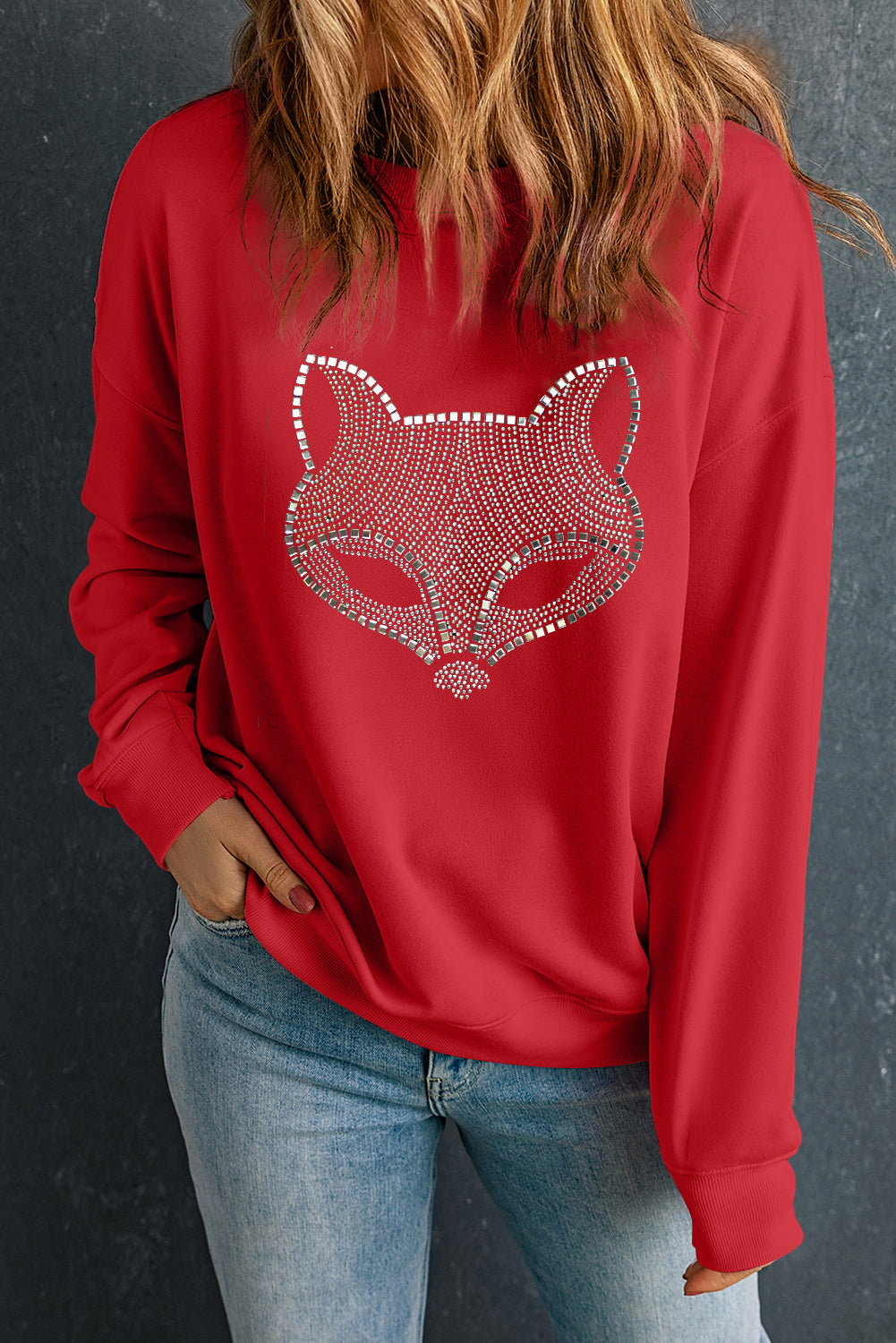 Felpa pullover con spalla cadente in volpe rossa con strass