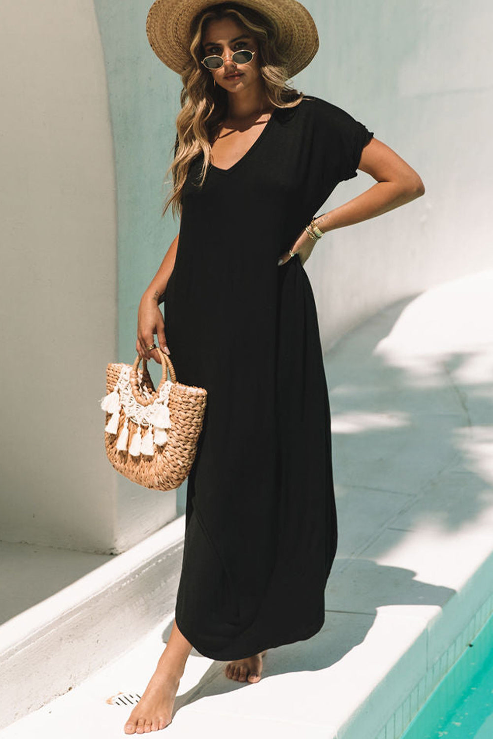 Abito maxi t-shirt nero con tasche nascoste e scollo a V