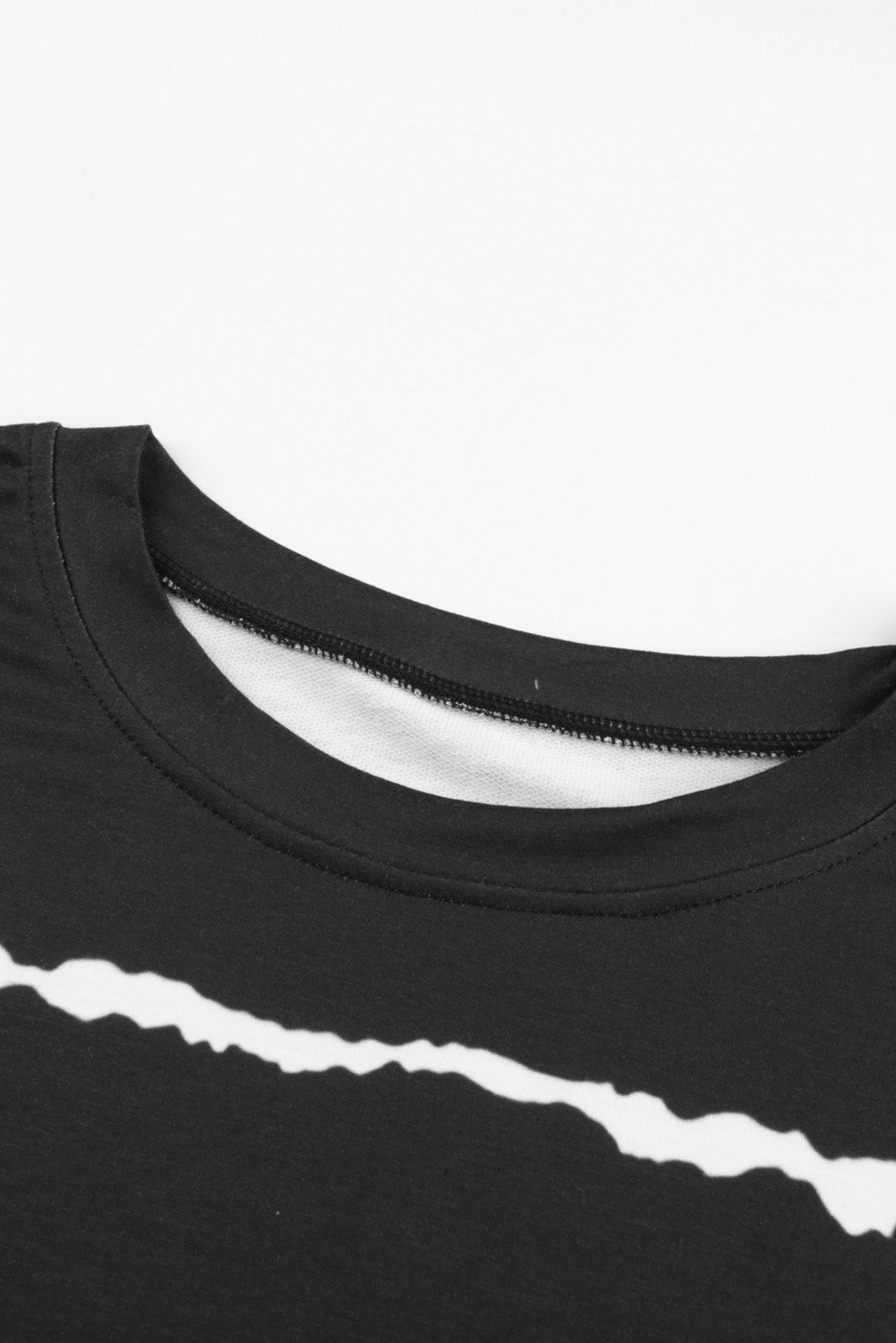Crna prugasta apstraktna ležerna majica dugih rukava
