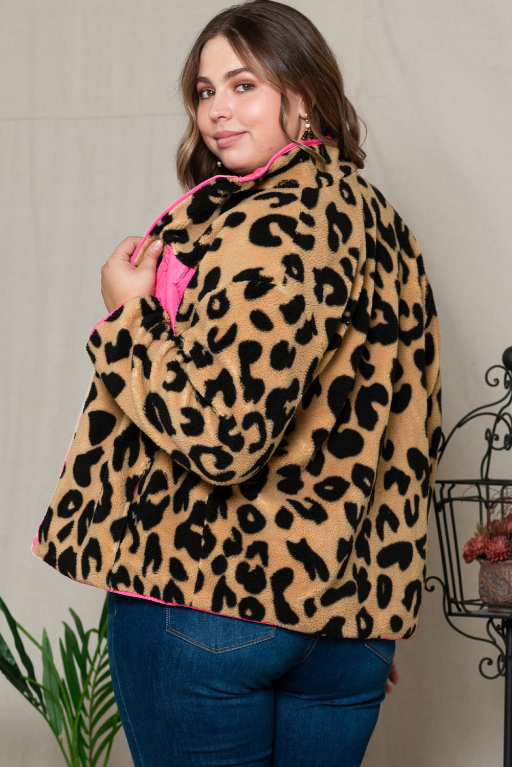 Giacca Sherpa con tasca sul petto a blocchi di colore leopardata taglie forti