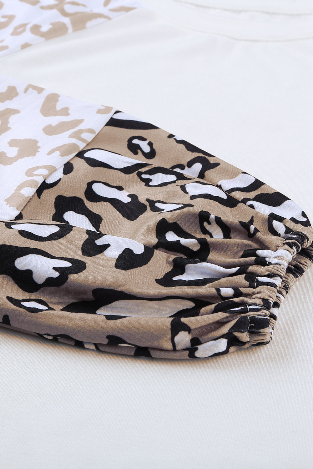 Bež majica z mehurčki z leopardjim vzorcem