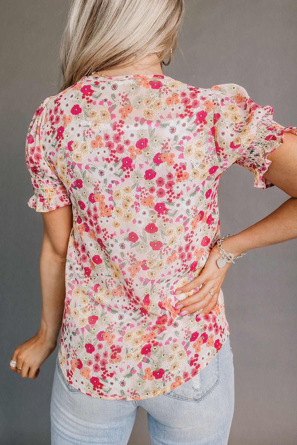 Bluza s mjehurićastim rukavima s ružičastim cvjetnim volanima