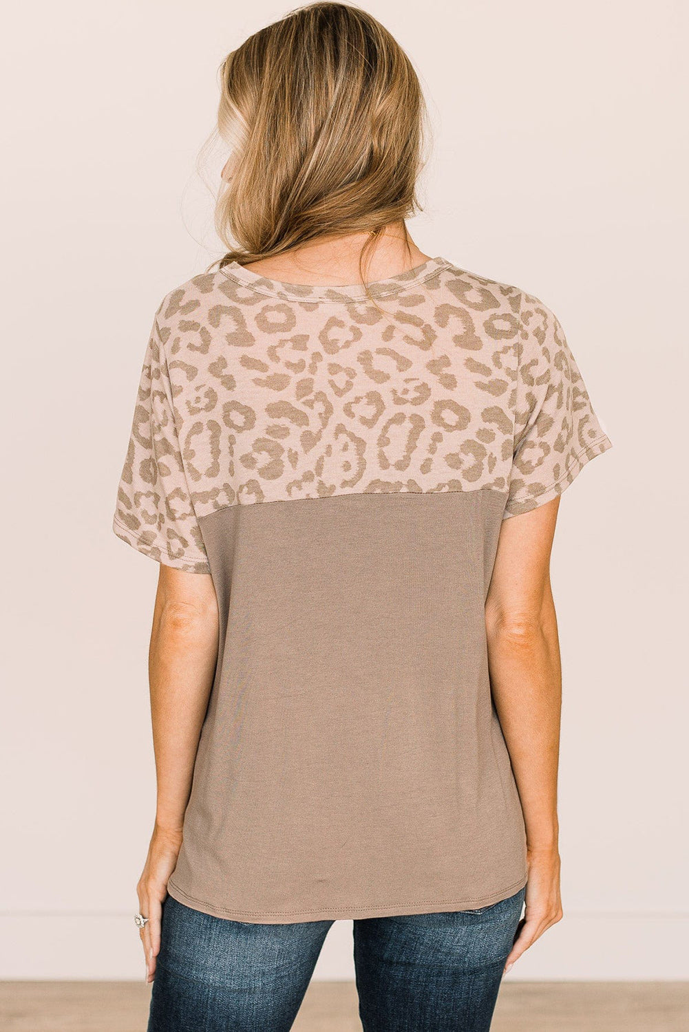 T-shirt kaki à blocs de couleurs et empiècement léopard