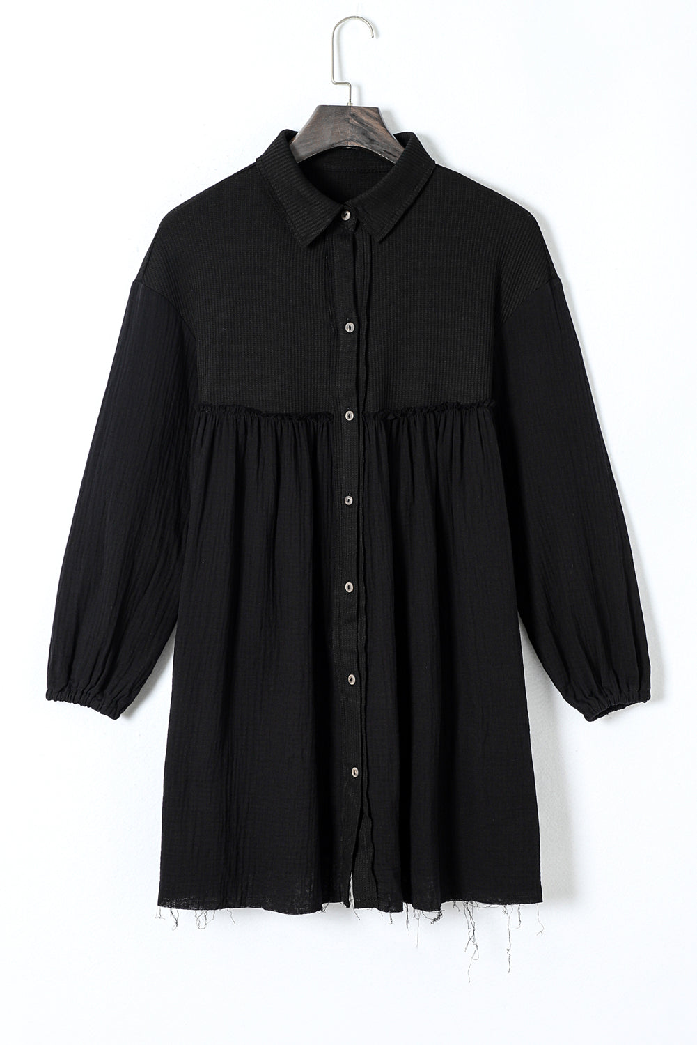 Crna haljina košulje s puf rukavima od krpica
